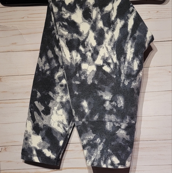 Old navy active balance leggings( go-dry) size small - Picture 4 of 8